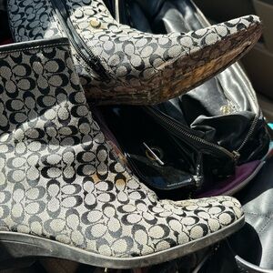Gucci Black and Cream Patterned Ankle Boots